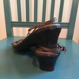 Sofft Shoes - Beautiful Sofft strappy sandals with kitten heel Sofft Shoes - Beautiful Sofft strappy sandals with kitten heel